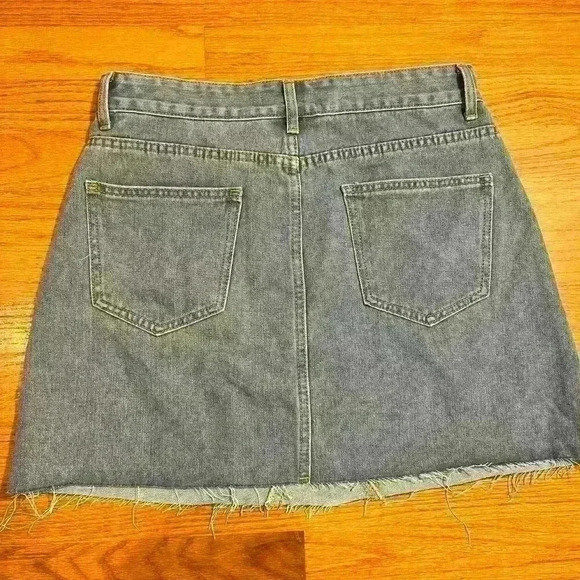 NWT Petal And Pup Denim Kenny Mid Blue Skirt Size Large Mini Pockets Stretch - Picture 3 of 6